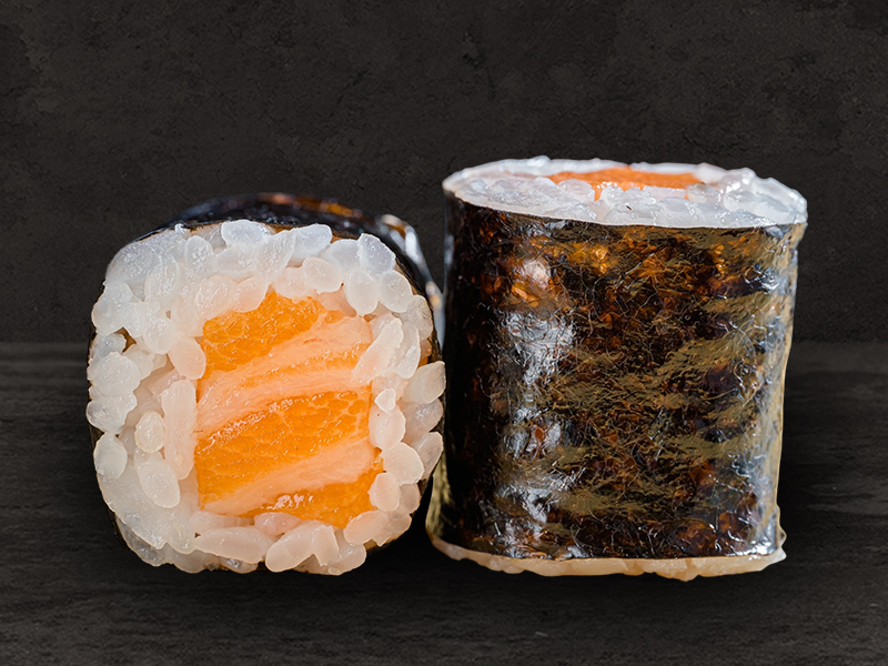 Ролл с лососем Ролл с лососем