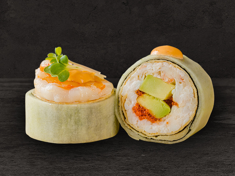 Сашими-ролл с микс-крабом, тигровыми креветками в огурце Сашими-ролл с микс-крабом, тигровыми креветками в огурце