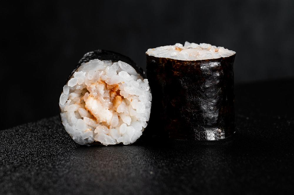 Ролл с копченым угрем