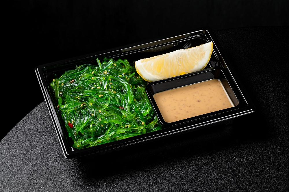 Водоросли чука с соусом