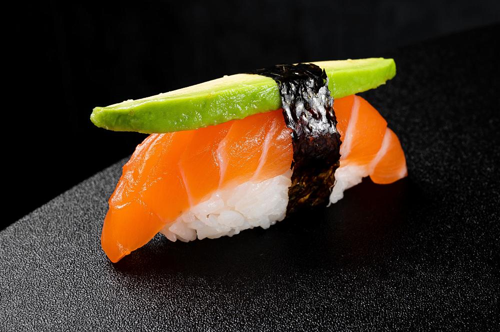 Суши Лосось с авокадо
